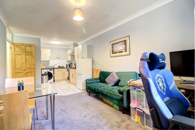 6 Shanklin Court, Newport Road, Aldershot photo 4