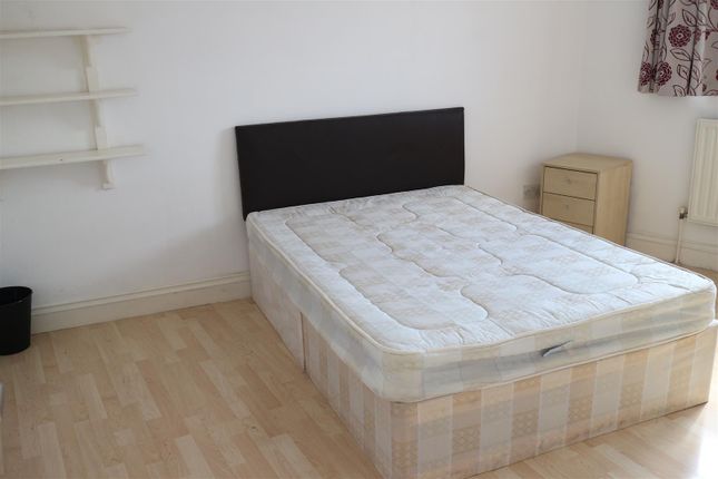 Flat to rent in High Road, Leyton