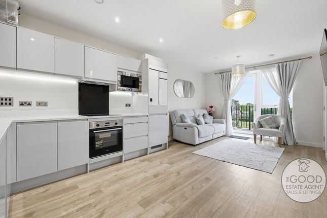 55, Academy Way, Loughton photo 2