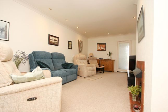 65, Meadow View, Rushden photo 4