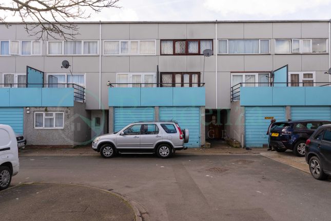 Thumbnail Town house for sale in Lindsey Close, Mitcham
