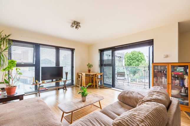 Thumbnail Flat for sale in Windsor Court, Bow, London