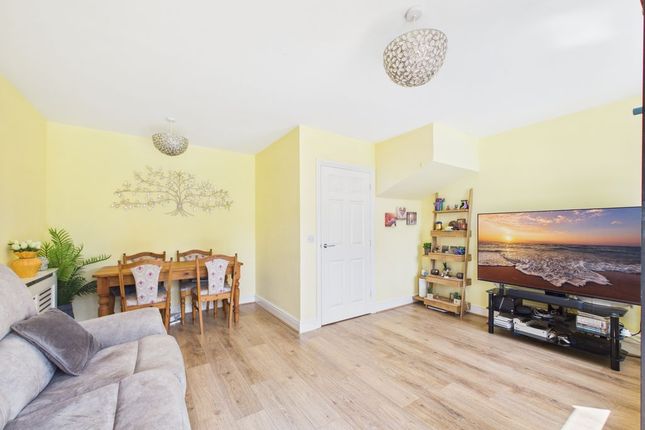 7, Neven Place, Gloucester photo 2