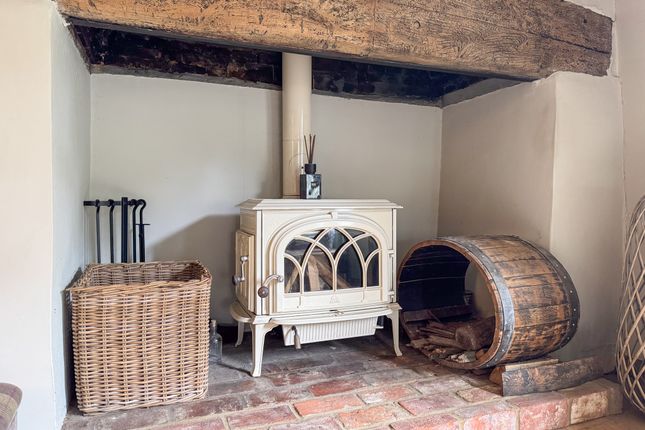 Yew Tree Cottage, School Lane, Colchester photo 4