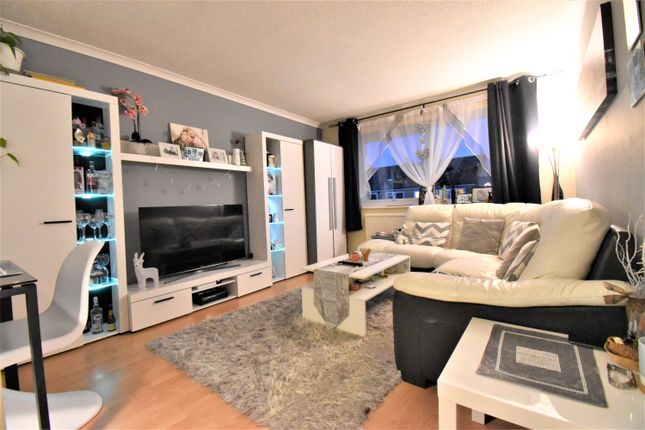 98, Henley Drive, Frimley photo 3