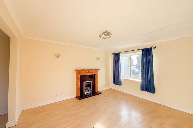 1, Spinney Drive, Nuneaton photo 3