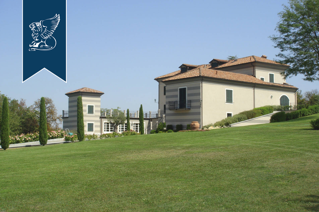 Villa for sale in Tortona, Alessandria, Piemonte