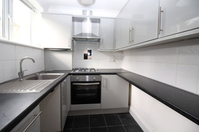 Thumbnail Flat to rent in Cobham Street, Gravesend, Kent