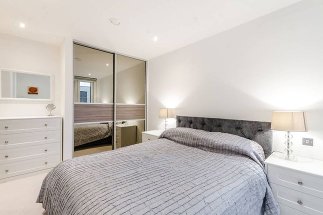 Flat to rent in Chiswick High Road, Chiswick, London