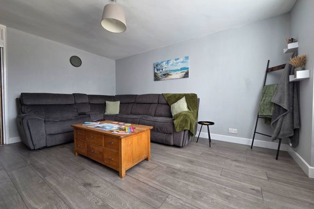 45, Cedar Close, Margate photo 3
