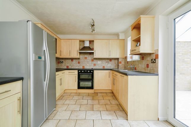 283, Thorney Leys, Witney photo 3
