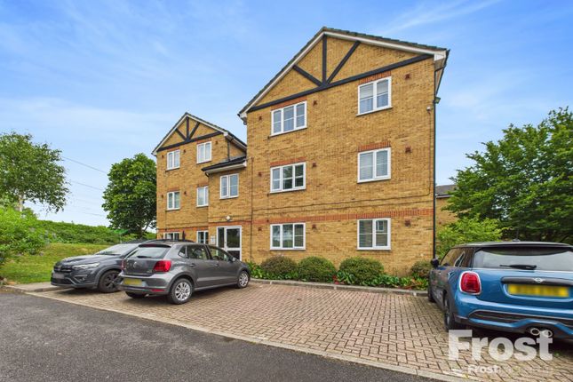 469, Maplin Park, Berkshire photo 3