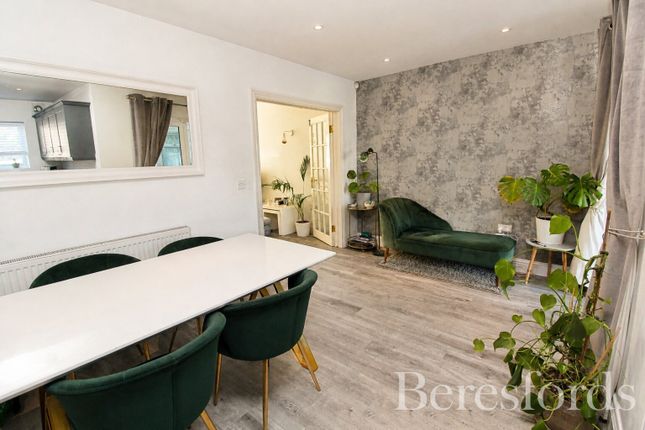 34A,, Palm Road, Romford photo 5