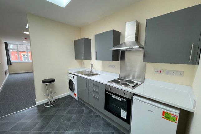 Thumbnail Flat to rent in Montague Road, Clarendon Park, Leicester