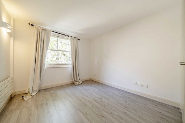 Flat 18, 35-37, Earl's Court Square, London photo 4