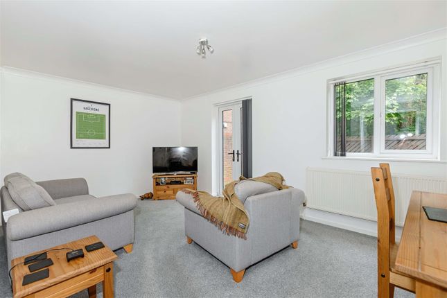 7, Lewis Court, Worthing photo 4