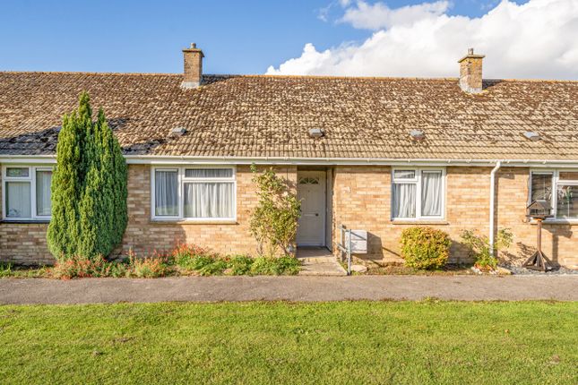 2-bed bungalow on Elmside, Oxfordshire, £250,000