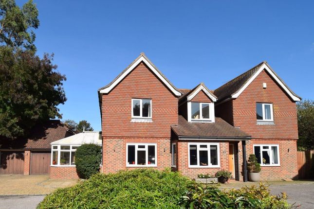 Thumbnail Detached house to rent in Moat Close, Chipstead, Sevenoaks