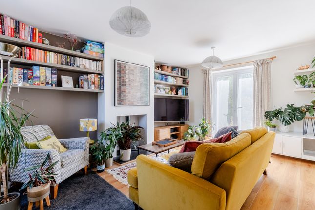 3-bed semi-detached on 10 Portbury Walk, Bristol, £340,000