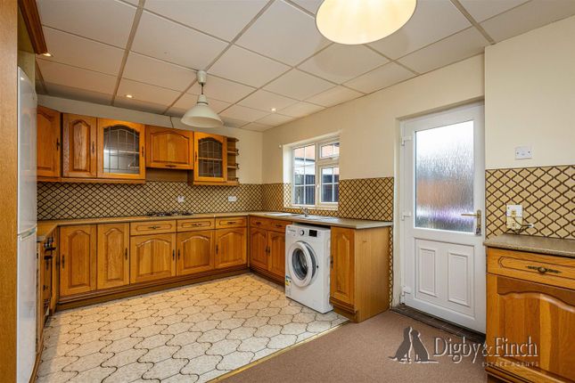 12, Woodside Avenue, Nottingham photo 4