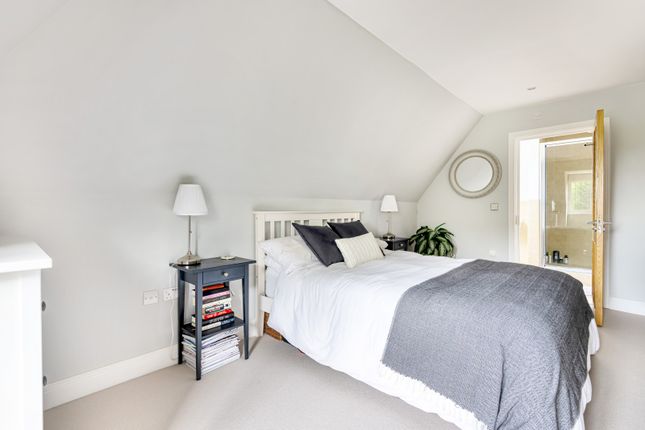 Flat for sale in Broad Lane, Hampton