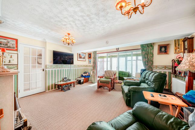 136 Rundells, Harlow photo 4