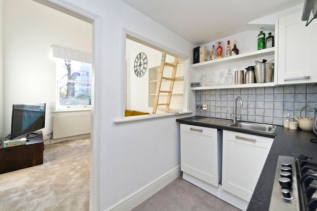 Flat to rent in Sutherland Avenue, London