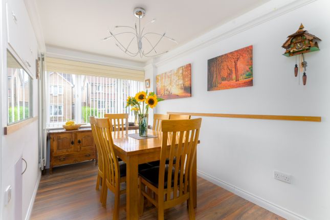 92, Kingfisher Place, Dunfermline photo 4