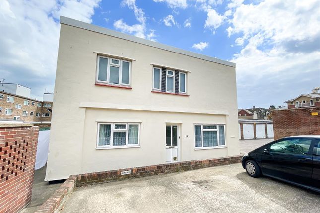 Thumbnail Maisonette to rent in Oulton Hall, Marine Parade East, Clacton-On-Sea
