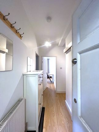 Flat to rent in Fleetfield, Birkenhead Street, London