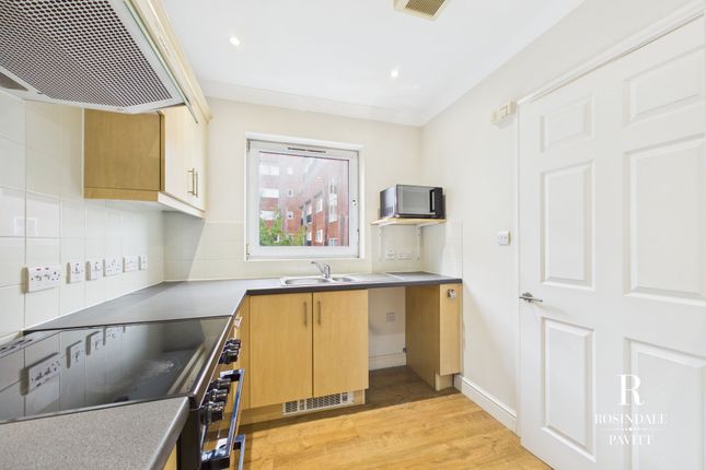 Flat 11, Farmstead Court, Wallington photo 3
