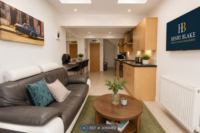 London Road, Earley, Reading photo 5