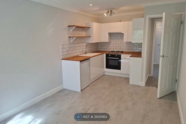 Mayfield Road, Camberley photo 4