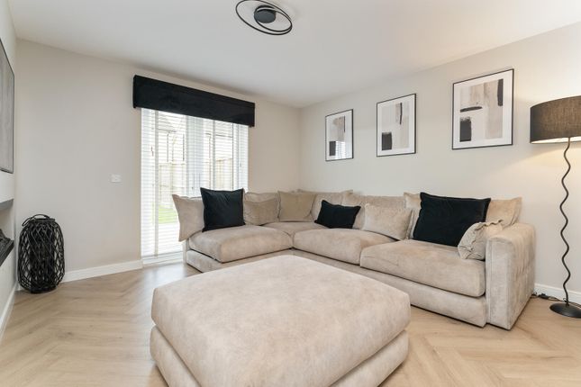Hawthorn Way, Coatbridge photo 3