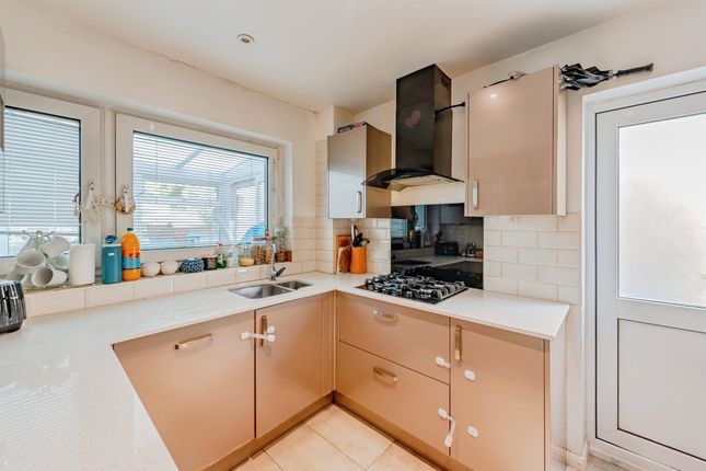 7, Willow Ridge, Crawley photo 4