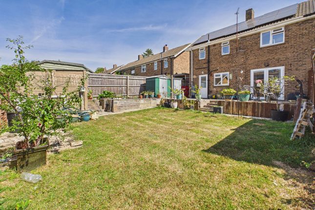 99 Springhill Road, Aylesbury photo 3