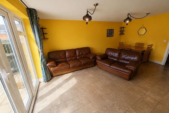 25, Rochester Road, Corby photo 2