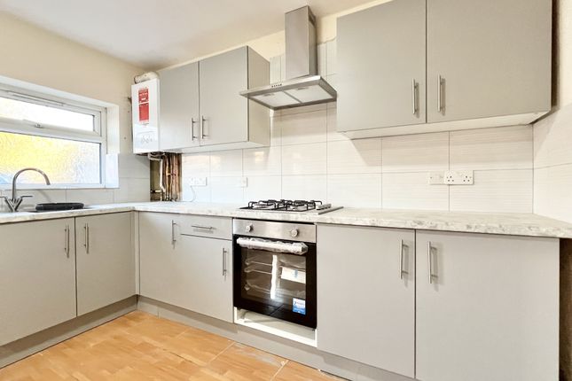 104, Altmore Avenue, East Ham photo 4