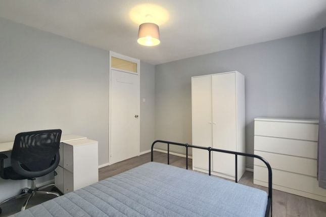 Aisgill Avenue, London photo 2