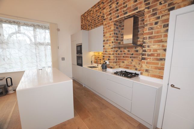 Flat for sale in Stanmore Hill, Stanmore