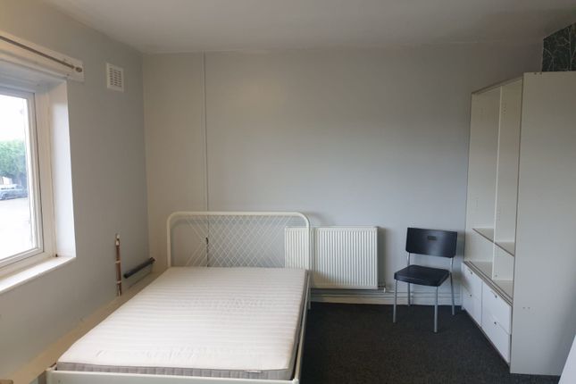 Flat to rent in Dillotford Avenue, Coventry