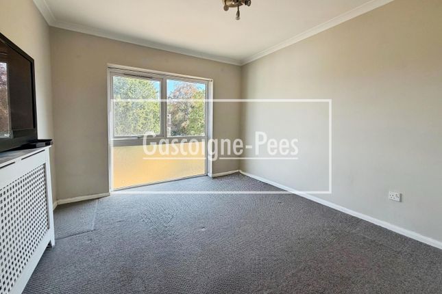 83, West Byfleet photo 4