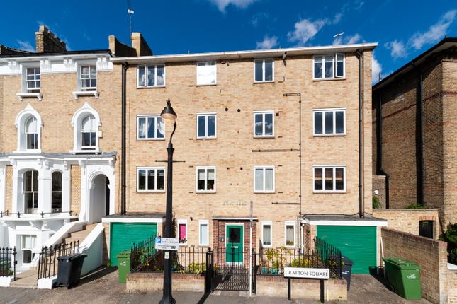 Flat for sale in Grafton Square, Clapham, London
