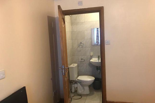 589, Kenton Road, Harrow photo 4