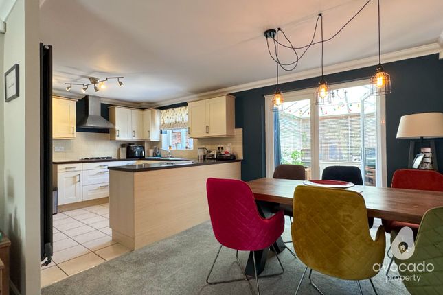 62 Rotary Way, Thatcham, Berkshire photo 4