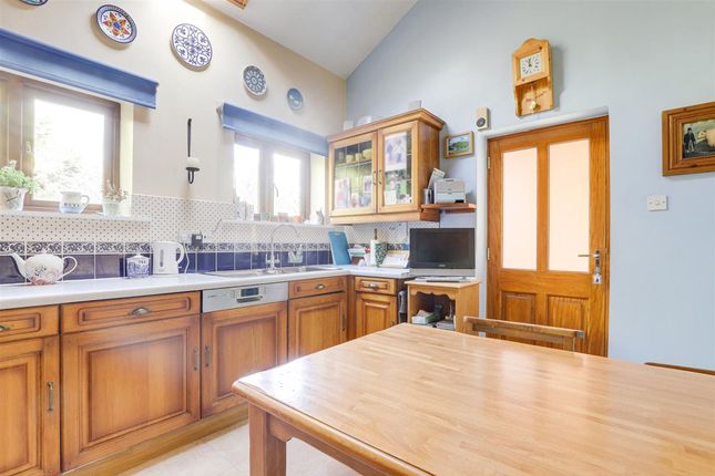 1 Grove Farm Lambley Road, Nottingham photo 3