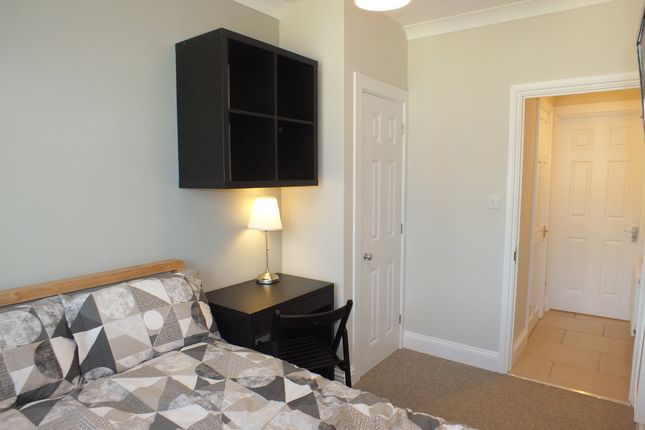 Thumbnail Room to rent in Chiltern Crescent, Earley, Reading
