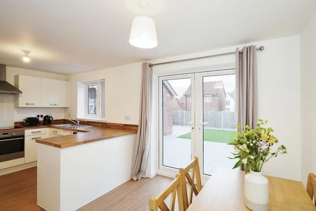 23, Bushton Close, Swindon photo 3
