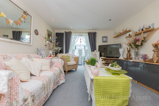1, Rollesby Gardens, Great Yarmouth photo 4