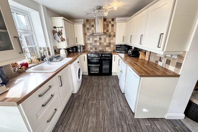 2 Savernake Road, Leicester photo 2